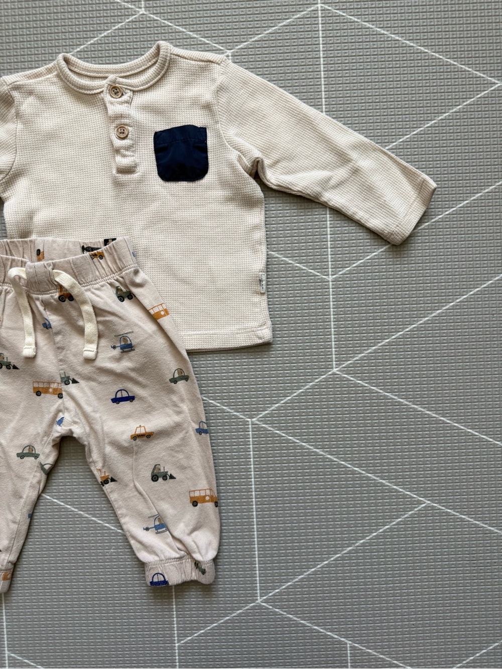 Baby GAP|Baby boy outfit,Cream waffle knit long sleeve top & car print joggers•